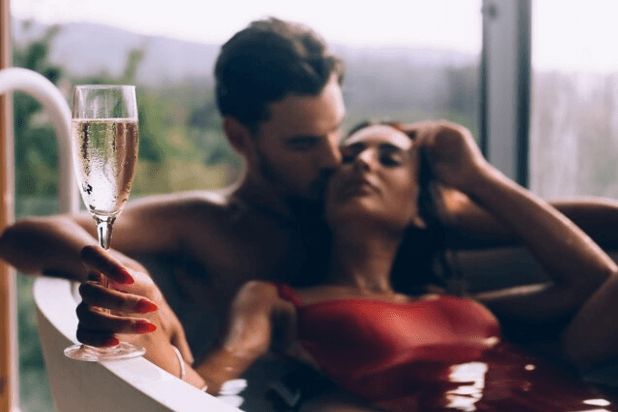 First message and online dating atmosphere